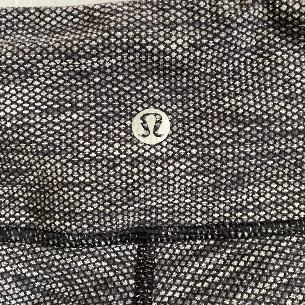 Lululemon Wunder Under Heather Gray leggings, Size 4